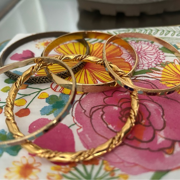 Vintage bangles two Monet 🌺 - Picture 3 of 5